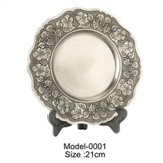 Placa de lembrança de metal banhado a ouro com suportes de madeira